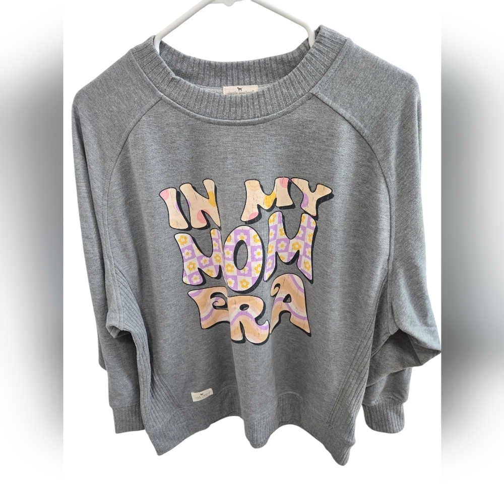 NEW Simply Southern Gray Graphic Sweater/Sweatshirt 'In My Mom Era'